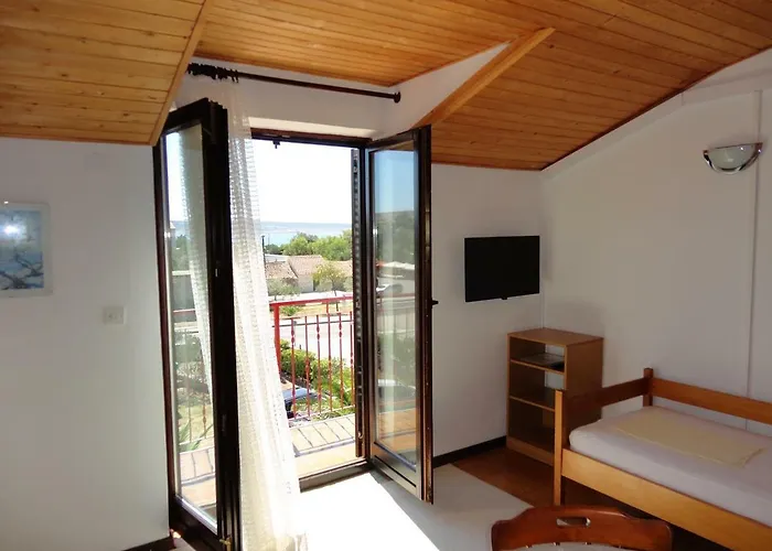 & Luka Гостевой дом Стариград-Пакленица