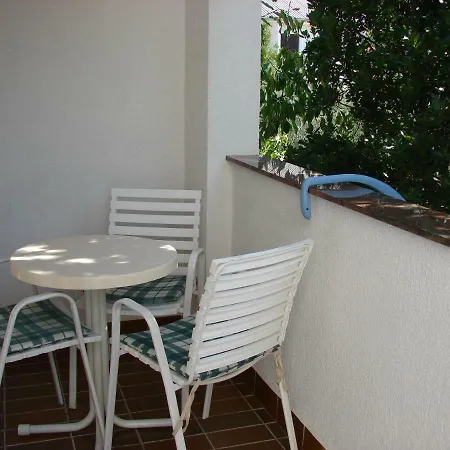 & Luka Pensión Starigrad Paklenica