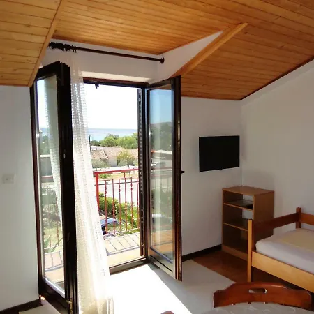 & Luka Pensión Starigrad Paklenica