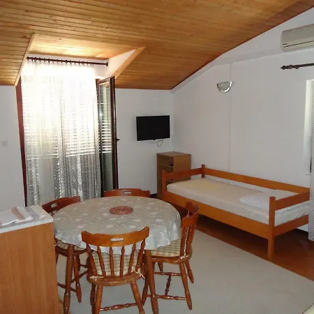 & Luka 3* Starigrad Paklenica